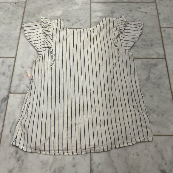 Old Navy White Striped Blouse. Little armpit stains and pilling shown In picture - Picture 3 of 3